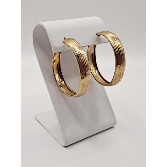 Elegant Bellezza Gold Tone Textured Hoop Earrings Pierced - Picture 2 of 10